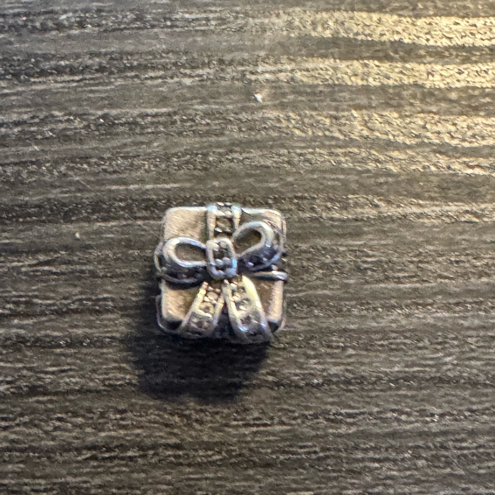 Christmas present charm